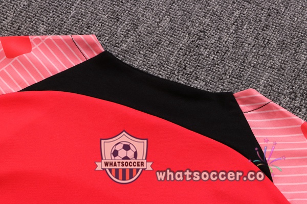 FC Liverpool Training T-Shirts + Shorts Red 2022-2023