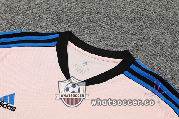 Manchester United Training T-Shirts + Shorts Rose 2023/2024