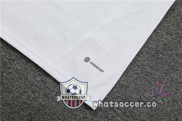 Manchester United Training T-Shirts + Shorts White 2023-2024