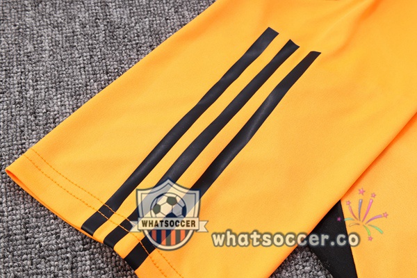 SC Internacional Training T-Shirts + Shorts Orange 2023-2024