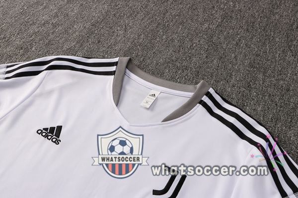 Juventus Training T-Shirt + Pants White 2021-2022