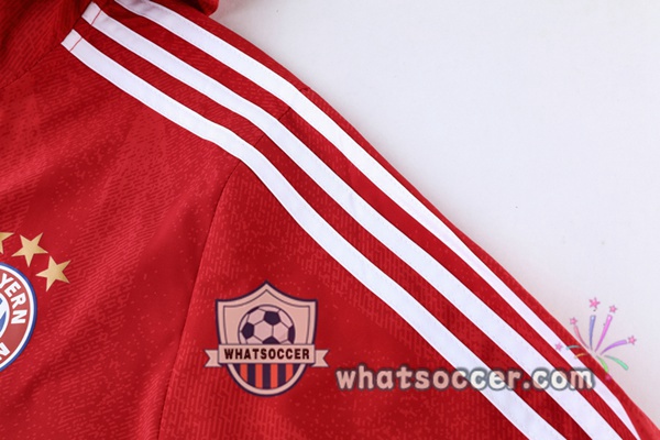 Bayern Munich Red Windbreaker Hoodie 2021-2022