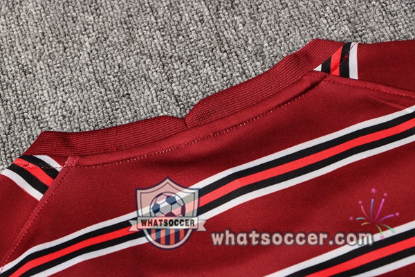 FC Liverpool Red Tracksuit 2021-2022